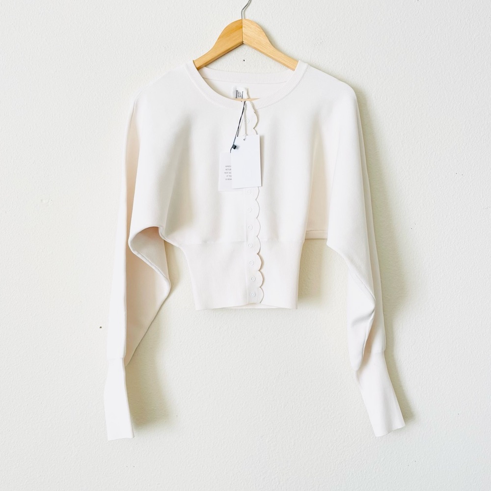 Revolve Helsa XS Elvira ribbed scalloped cardigan in ivory white - Picture 3 of 10